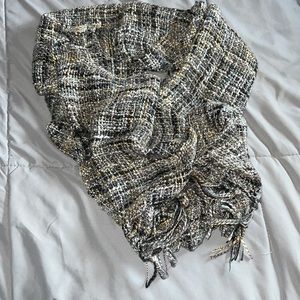 Amanda Blu Tweed Like Scarf.